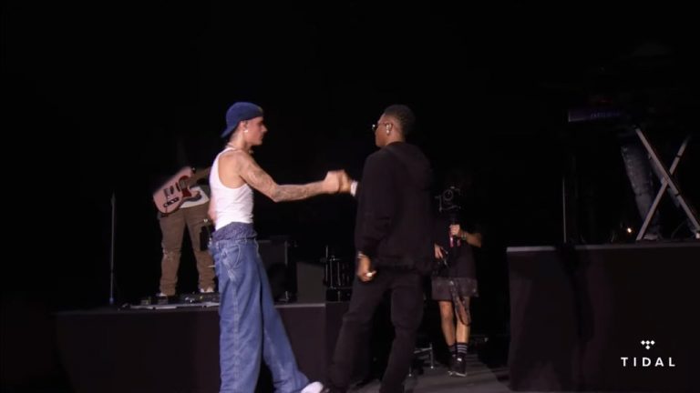 Wizkid and Justin Bieber performs the remix of ‘Essence’ for the first time.