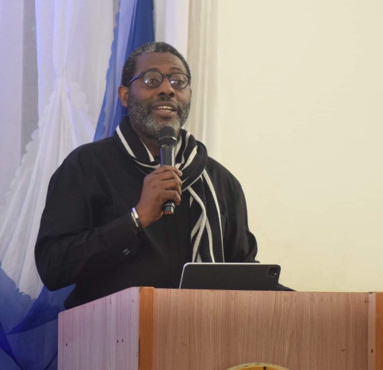 Filmmaker Femi Odugbemi, winner of LSA Distinguished Personality Award and Keynote Speaker of LSA 2023, gave the Keynote Address at the “Colloquium on Media Convergence” held at Dominican University in Ibadan last Friday.