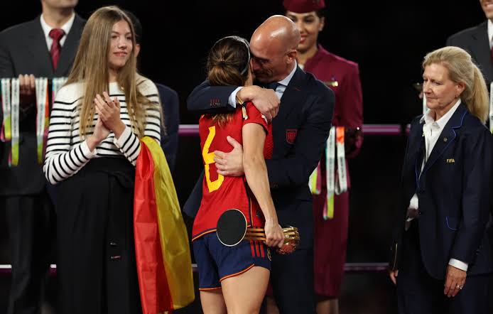Spanish football association leader Rubiales to resign amid reports of World Cup kiss scandal.