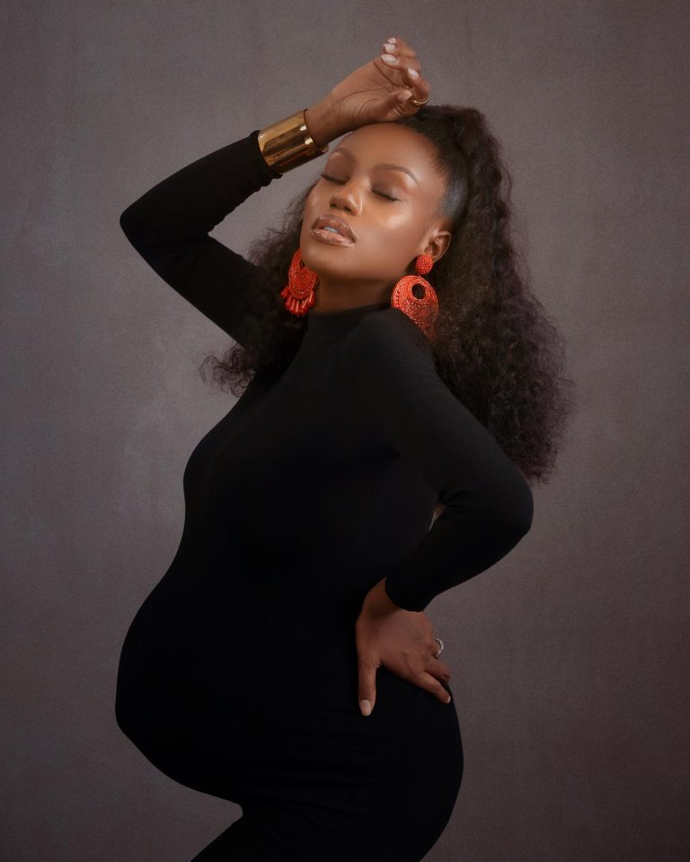 Elma Mbadiwe joyfully announced the arrival of her Twins