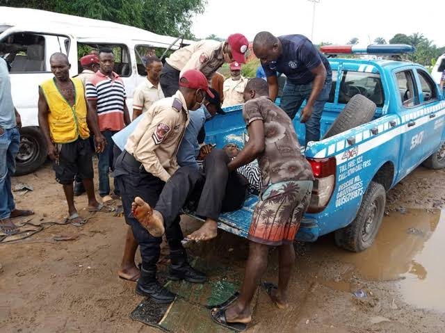 A fatal accident on the Lagos-Ibadan Expressway claims one life, leaving seven others injured