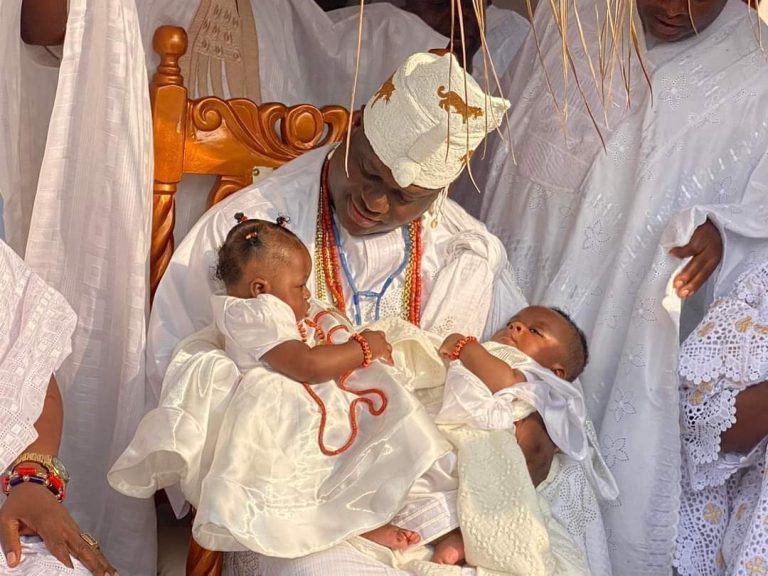 OONI’S ROYAL TWINS ARRIVE ILE-OODUA PALACE IN GRAND STYLE.