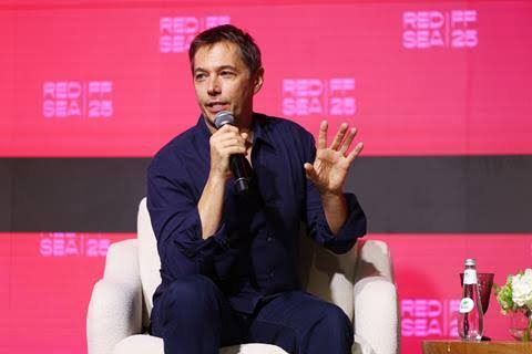 Sean Baker Urges Filmmakers to Defend Theatrical Windows After Netflix–Warner Bros. Deal